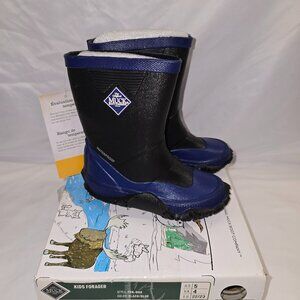 Muck Boot Company Kids Forager Boot in Black/Blue, Size 5k, NIB